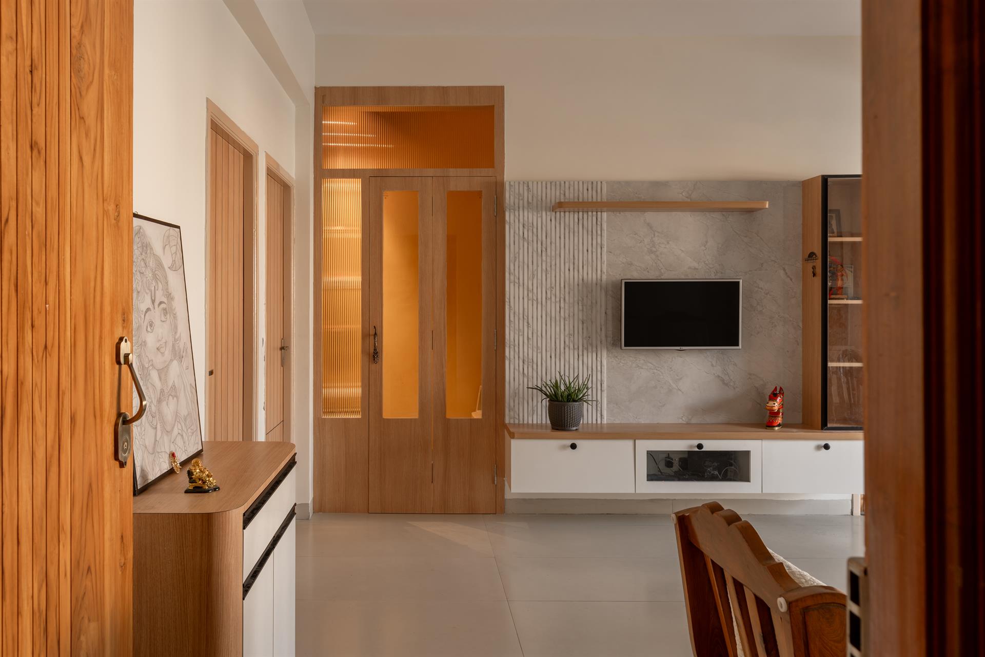 Bhagavatam — Modern kitchen with marble backsplash